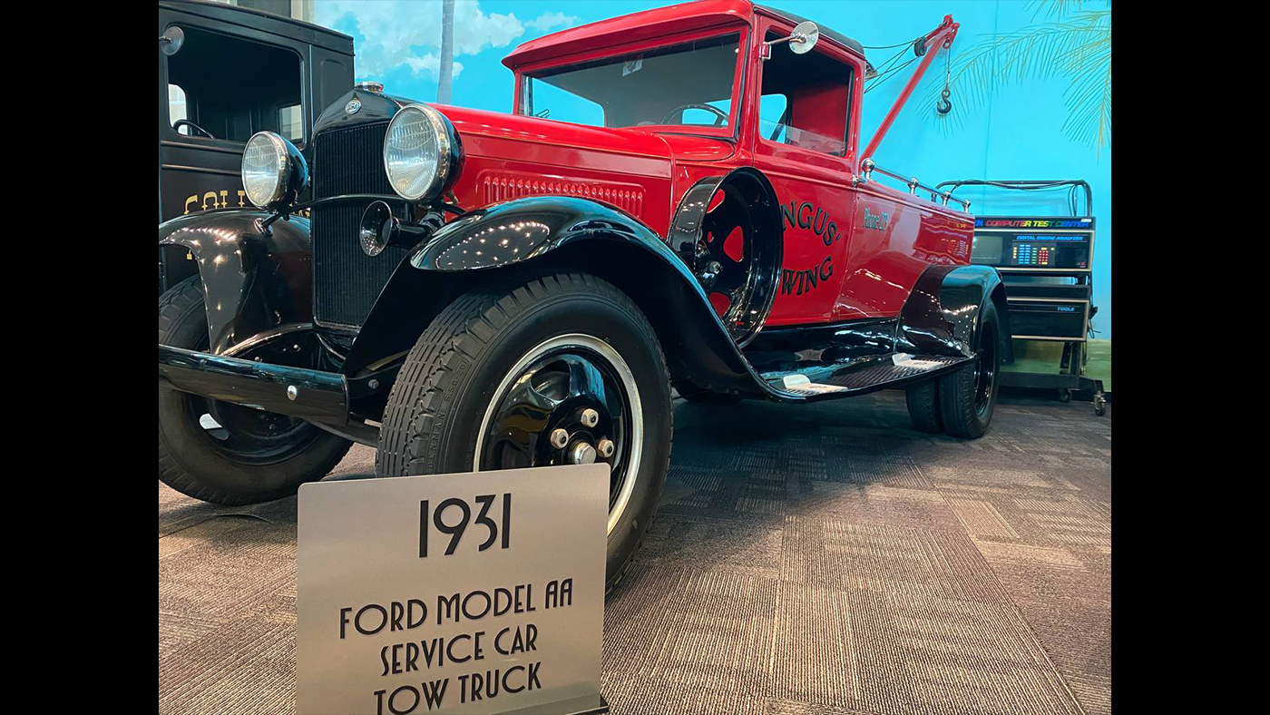 Slideshow Bild - 1931 Ford Model “AA” Service Tow Truck, boom made by Manley Manufacturing Co., red/black, Angus’ Towing Service